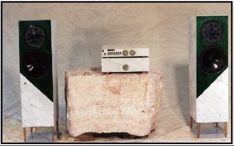 A High-End System in marble casings with 24 ct. gilded instruments and control knobs from serpentin.  The used Manger-System is a bending wave transducer of unique quality. Deamplifier and amplifier are products of Albs Alltronic.