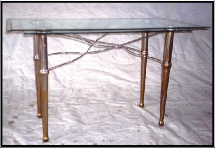 The work VIII/9 is a table. The table tops are from faceting glass and the 4 table legs are from chrome. Between the two lie on top of each other table tops, over the table legs, are  10 cm high disks fom chrome.